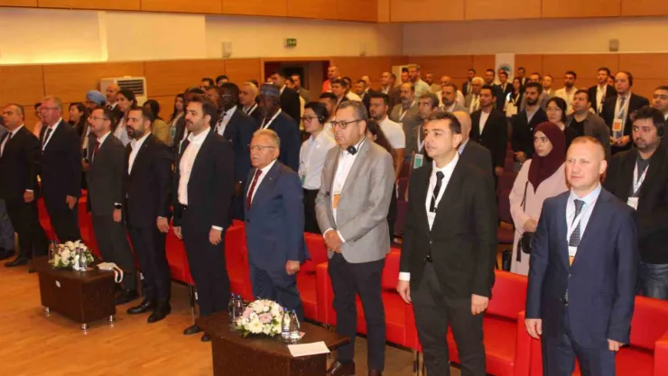 Başkan Büyükkılıç, Uluslararası Toplu Taşıma Birliği konferansında konuştu