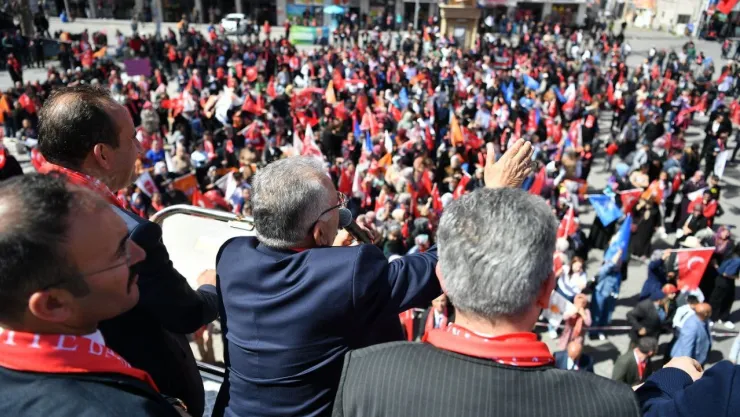 Başkan Büyükkılıç: 'Şehrin doğusu da batısı da bizim, ortası da bizim'
