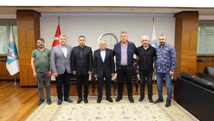 Başkan Büyükkılıç'a ziyaretçi akını