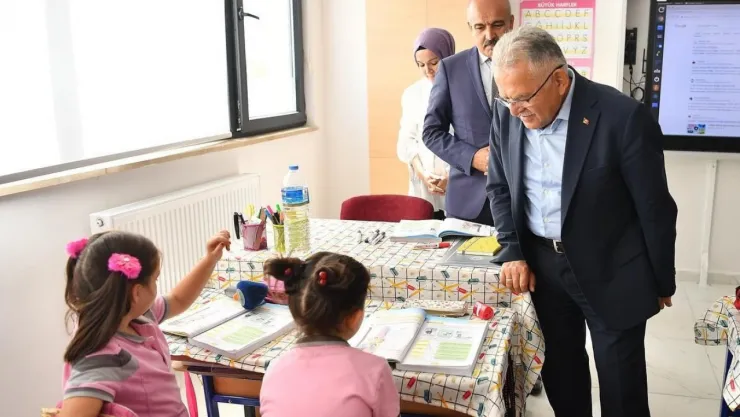 Başkan Büyükkılıç Büyükşehir'in İncesu Saraycık'a kazandırdığı yeni okulu ziyaret etti