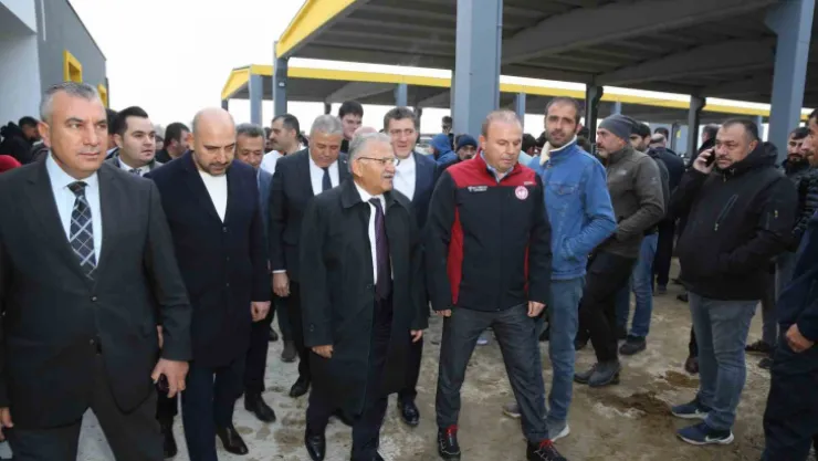 Başkan Büyükkılıç, Canlı Hayvan Pazarı'nda sıkı pazarlığa katıldı