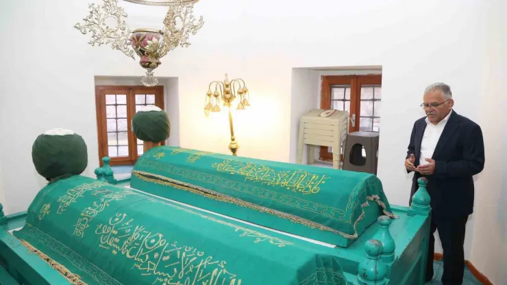 Başkan Büyükkılıç, Şeyh İbrahim Tennuri Hazretleri'nin türbesini ziyaret etti