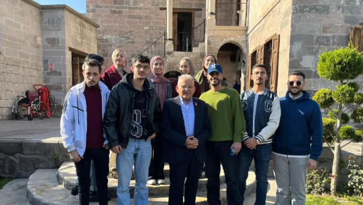 Başkan Büyükkılıç, Filistinli Öğrencilerle Talas'ta bir araya geldi