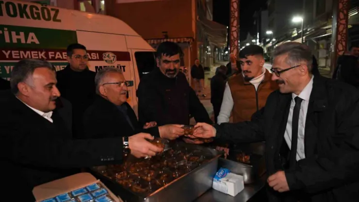 Başkan Büyükkılıç, ilk iftarını memleketi Develi'de açtı