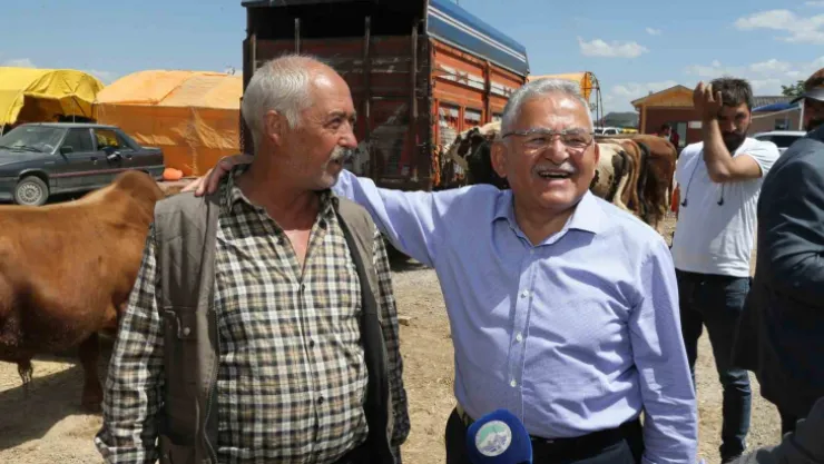 Başkan Büyükkılıç, kurban pazarında sıkı pazarlığa katıldı