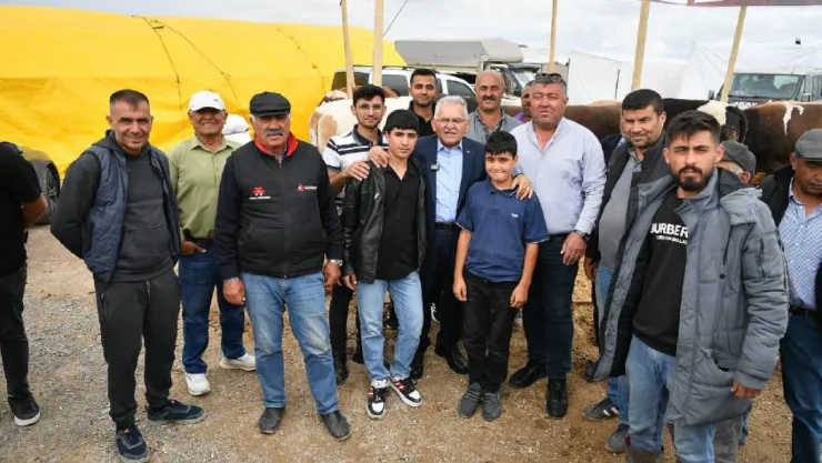 Başkan Büyükkılıç, Kurban Pazarını Gezdi