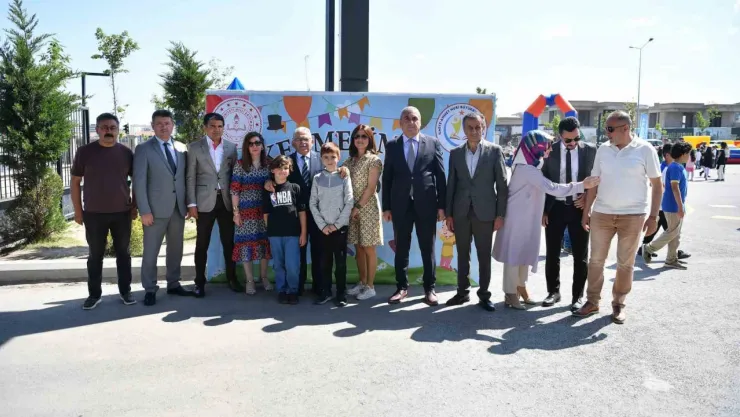 Başkan Büyükkılıç, minik öğrencilerin geleneksel bahar şenliğine katıldı