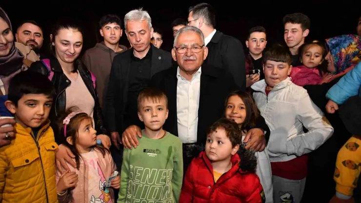 Başkan Büyükkılıç, Ramazan etkinliklerinde vatandaşlarla kucaklaştı