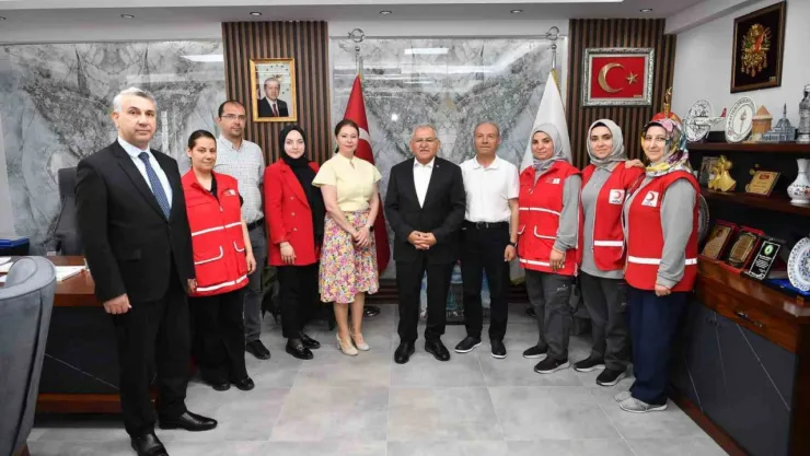 Kızılay'a '156'ncı yıl' ziyareti