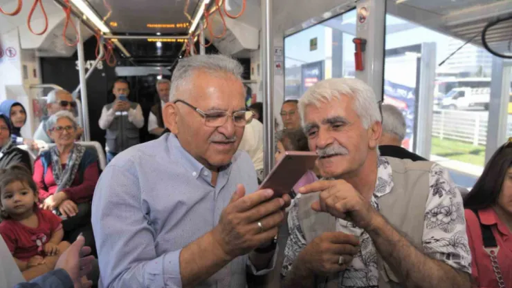 Başkan Büyükkılıç, tramvay ile Şehir Hastanesi'ne gitti