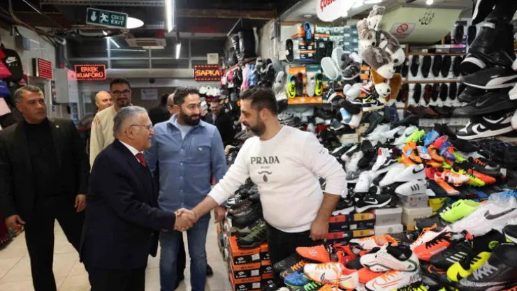 Başkan Büyükkılıç, Yeraltı Çarşısı'nda esnaf ve vatandaşlarla buluştu