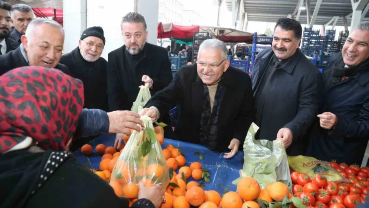 Başkan Büyükkılıç, Ziya Gökalp'te de pazar tezgahına geçti