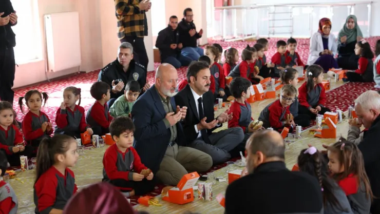 Başkan Çolakbayrakdar, 'Her bir çocuğumuzun iyi bir eğitim alması için kararlılıkla çalışıyoruz'
