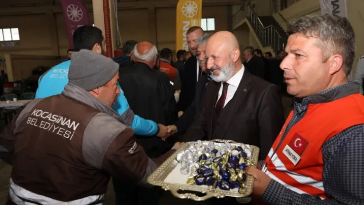 Başkan Çolakbayrakdar, mesai arkadaşlarıyla bayramlaştı