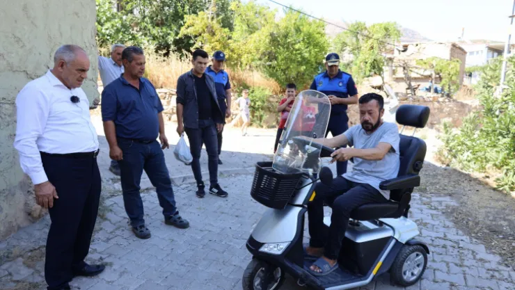 Başkan Öztürk'ten engelli vatandaşa araç desteği
