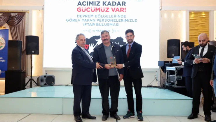 Başkan Yalçın, depremde görev yapan personelini ödüllendirdi