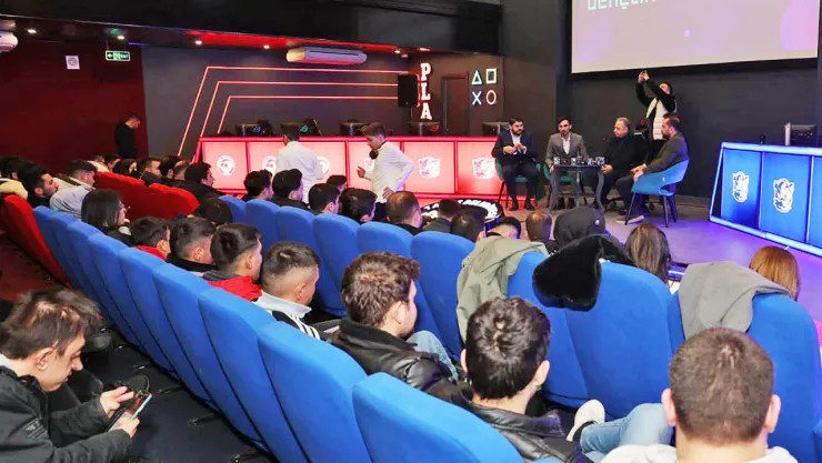 Başkan Yalçın Gençlerle Espor'da Buluştu