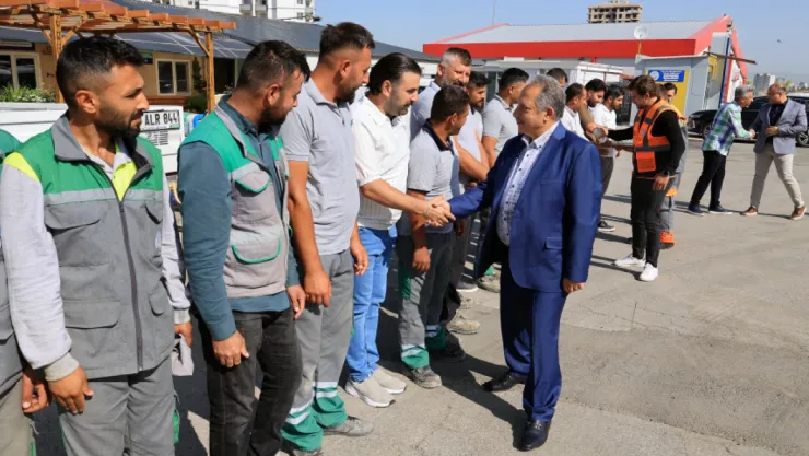 Başkan Yalçın Personelle Bayramlaştı