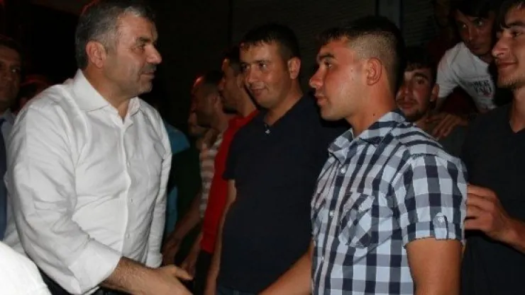 Başkan Çelik, Çat Kapı İftar Yaptı, Asker Uğurladı 