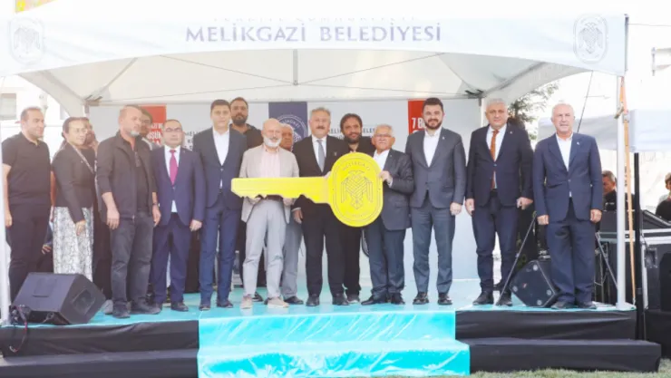 Battalgazi'de 300 daire sahiplerine törenle teslim edildi