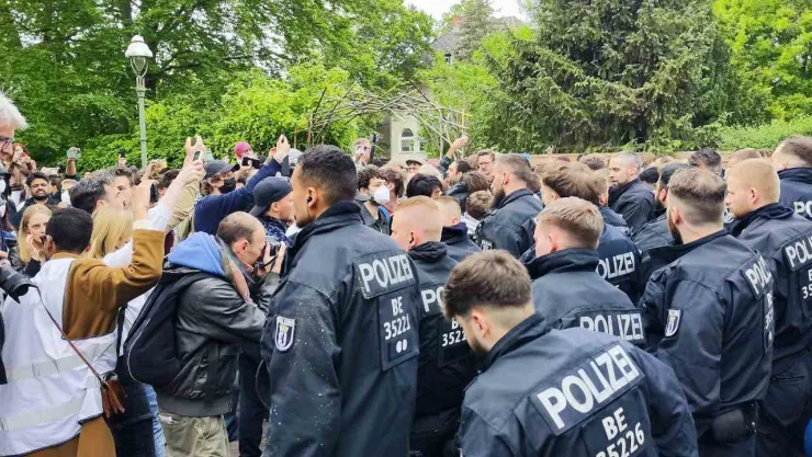 Berlin Özgür Üniversitesi'ndeki Gazze'ye destek protestosuna polisten müdahale