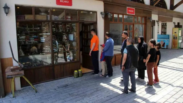Bıçakçılarda arife yoğunluğu, bıçakçıların önü doldu taştı