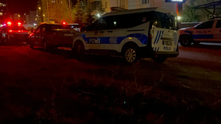 Bir kişi evinde silahla vurulmuş halde bulundu