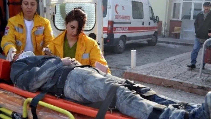 Bir Binanın 3. Katından Düşen Asansör İşçisi Yaralandı 