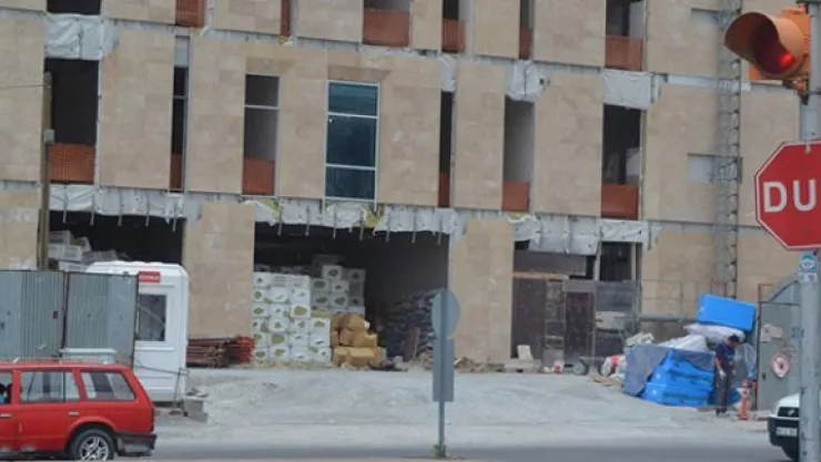Bölge İdare Mahkemesi'nin durdurulan inşaatında çalışma yeniden başladı