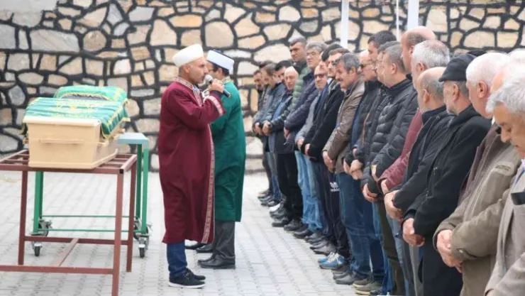 Bolu'daki trafik kazasında yaşamını yitiren karı-koca yan yana defnedildi