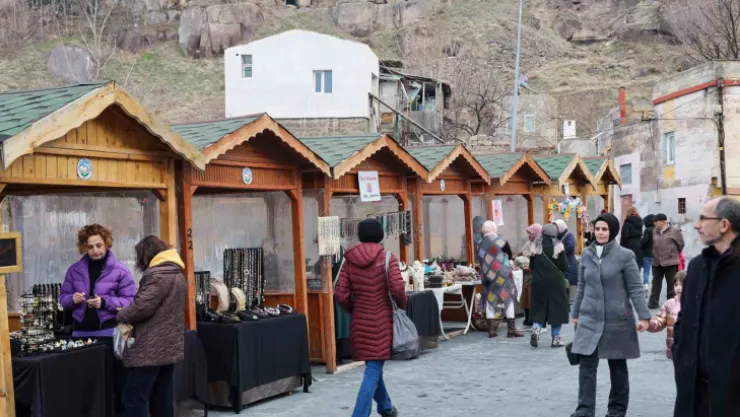 Bu pazar, maharetli eller günü