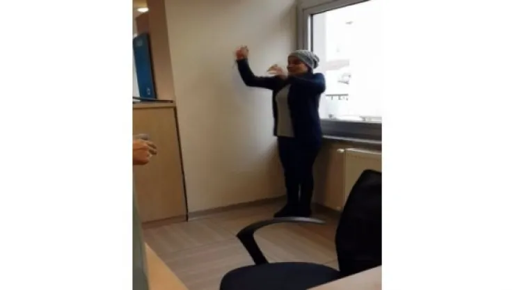 Bunalıma Giren Kadının Harakiri Anı Kameralara Yansıdı