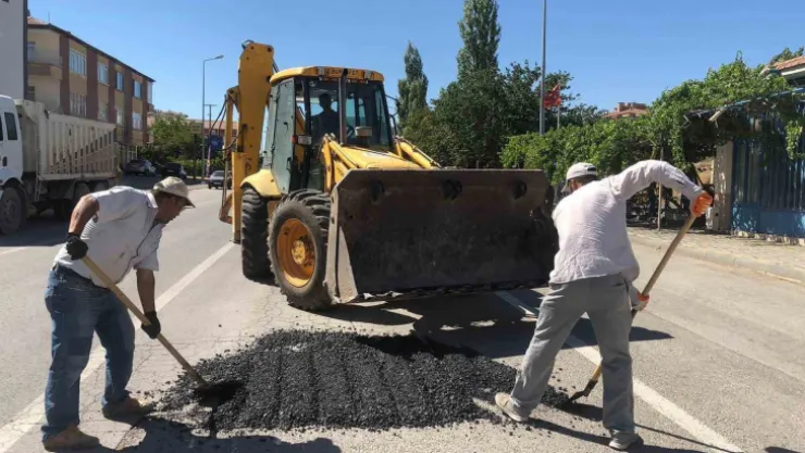 Bünyan'da bozuk yollar düzenleniyor