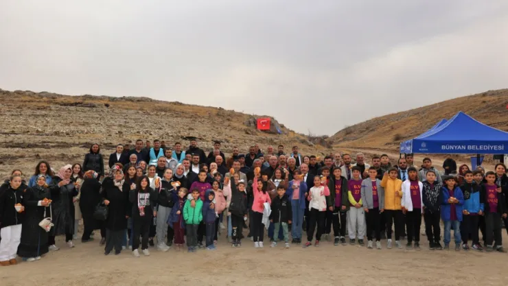 Bünyan'ın Pınarbaşı mesire alanında fidanlar toprakla buluştu