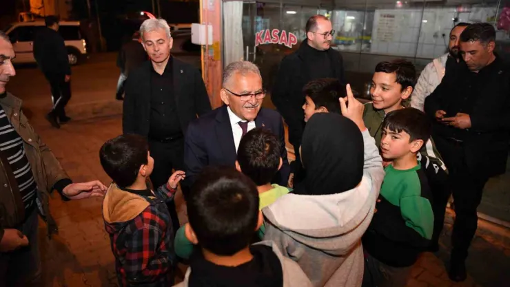 Büyükkılıç'tan teravih sonrası esnaf ve vatandaş buluşması