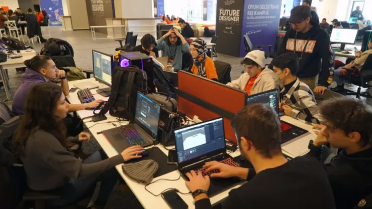 Büyükşehir'den gençler için geleceğe yön veren 'Bilişim Kampı'