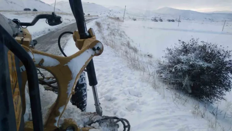 Kardan kapanan 256 kilometrelik yol ulaşıma açıldı