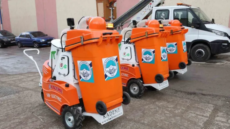 Büyükşehir, parkları yüzde yüz yerli ve elektrikli süpürge makinesi ile süpürecek