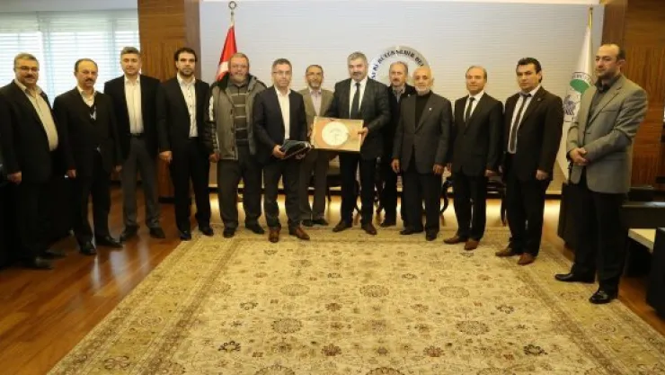 BÜYÜKŞEHİR BELEDİYE BAŞKANI ÇELİK'E TEBRİK ZİYARETLERİ SÜRÜYOR