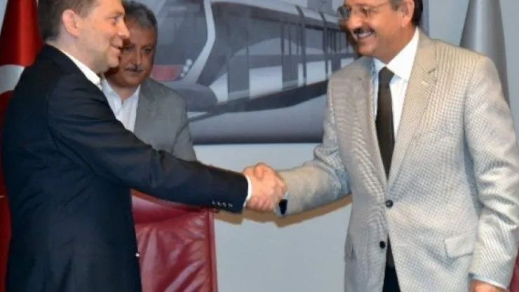 Büyükşehir Belediyesi 30 Araçlık Raylı Sistem İçin Protokol İmzaladı 