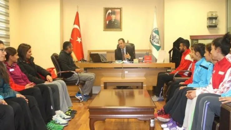 Büyükşehir Belediyesi'ni temsil edecek sporcular Spor Etkinlikleri AŞ.'yi ziyaret etti