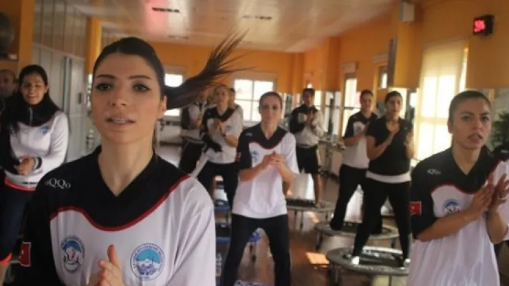 BÜYÜKŞEHİR BELEDİYESİ SPOR SALONLARINDA TRAMBOLİN SEANSLARI BAŞLATILDI
