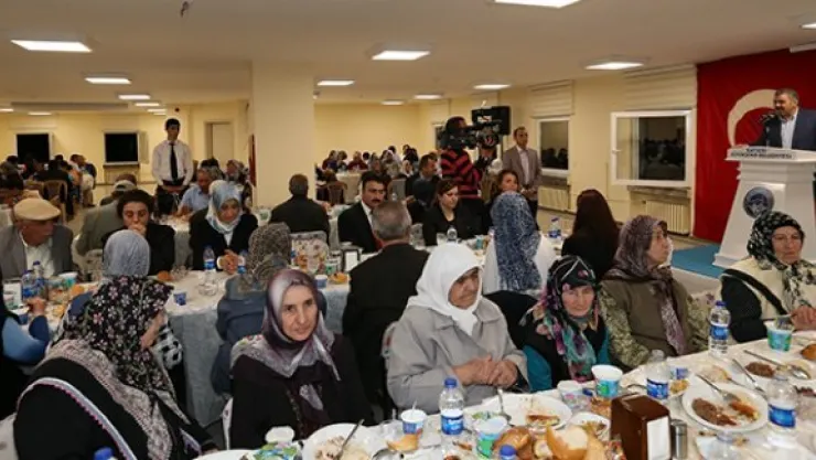 Büyükşehir'in "İftar Buluşmaları" sürüyor