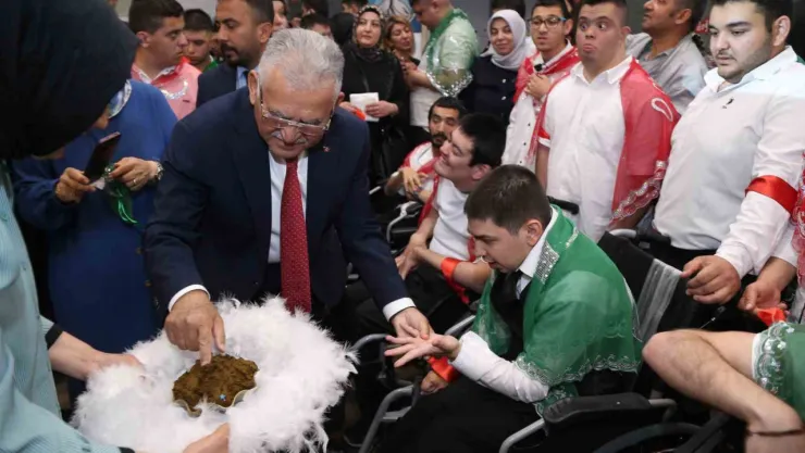 Özel öğrenciler teskerelerini aldı