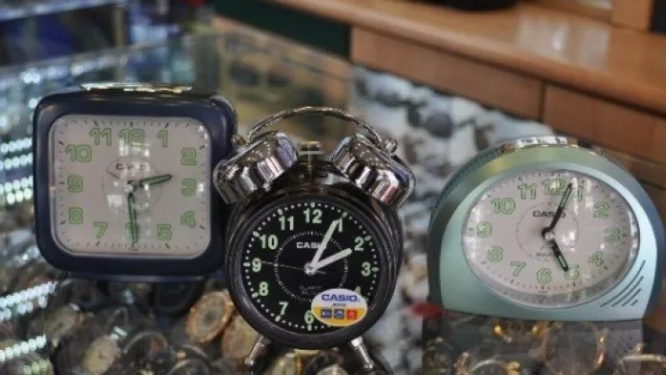 Çalar Saatlere Cep Telefonu Darbesi