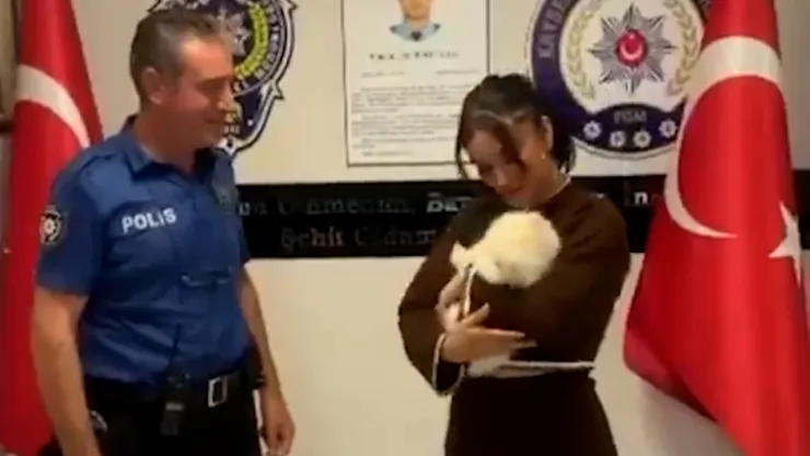 Çalınan parası ve köpeğine kavuştu