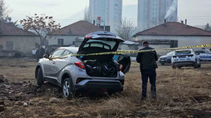 'Dur' ihtarına uymayan çalıntı araç şüphelileri yakalandı