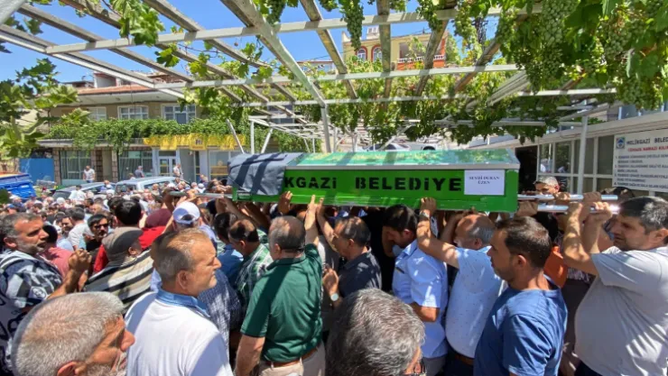 Çatı yangınında vefat eden işçi defnedildi