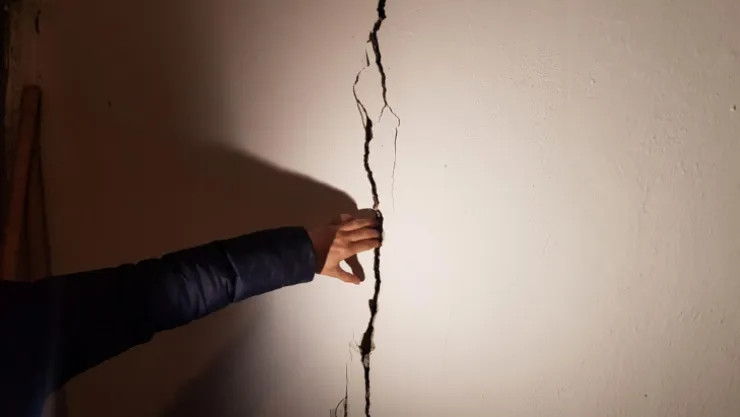 Çatlak ve sıva döküntüsü olan daire sahipleri ne yapmalı?