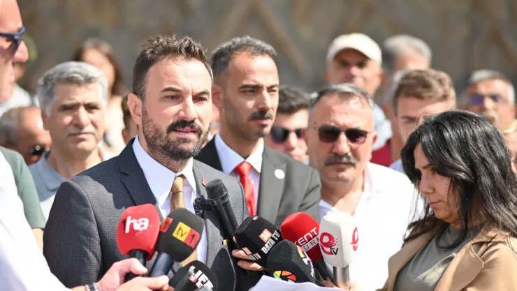 CHP, 102'nci yıl dönümünü Cumhuriyet Meydanı'nda kutladı